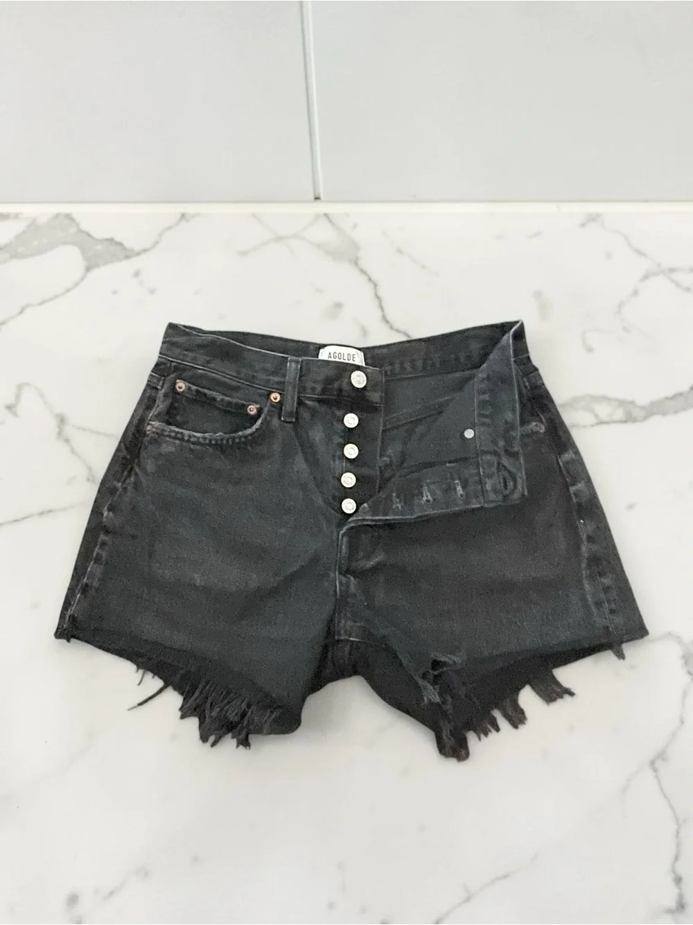 AGOLDE Parker Long Fright Black Denim Shorts Size 26 Button Fly Raw Hem
